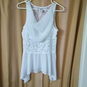 White cute shirt size L